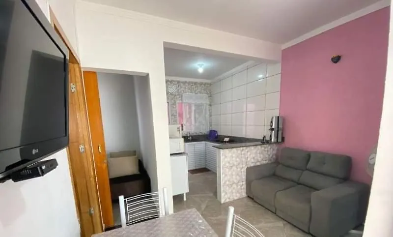 Apto com piscina 700 mts Praia Maranduba Ubatuba-1