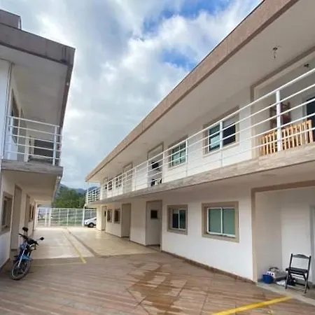 Apto com piscina 700 mts Praia Maranduba Ubatuba-2